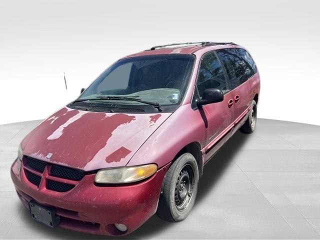 1999 Dodge Caravan SE in Red — front three-quarter view