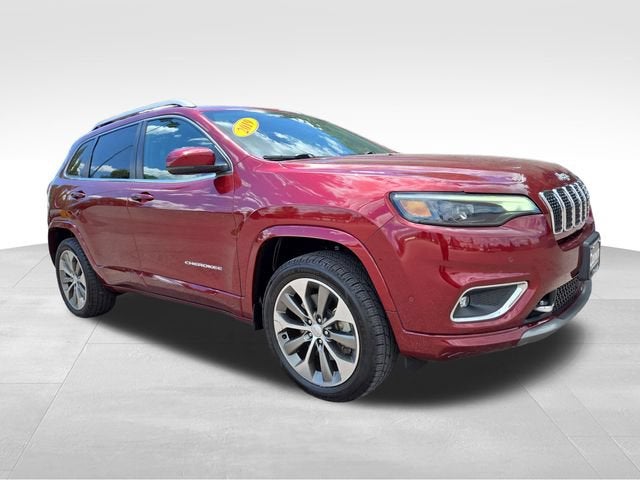 2019 Jeep Cherokee Overland in Red — front three-quarter view
