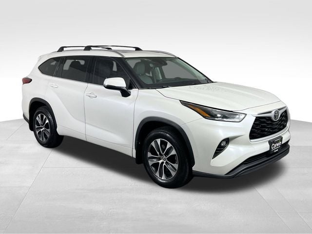 2021 Toyota Highlander XLE in Blizzard Pearl — front three-quarter view